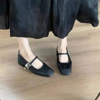Мода 2024 года, новые осенние модные и удобные женские туфли на высоком каблуке с металлической декоративной пряжкой и квадратным носком 35 чёрный