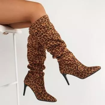 Мода 2024 года. Обувь больших размеров. Женские сапоги до колена. Современные сапоги без застежек. Женские туфли с леопардовым принтом и острым носком на высоком тонком каблуке. Женская обувь. 35 цветной печати леопарда