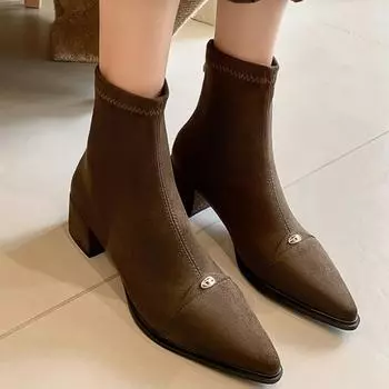 Мода 2024 года, осень и зима, новые женские сапоги на толстом каблуке с острым носком и металлическим украшением, модные теплые модные сапоги 35 чёрный