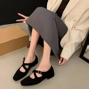 Мода 2024 года. Осенняя мода. Новые женские удобные туфли без застежек с квадратным носком и низким верхом. 35 чёрный