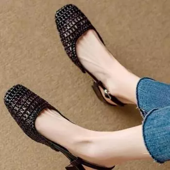 Мода 2024 года. Универсальные однотонные летние сандалии. Женская обувь. Туфли с закрытым носком. Модные женские сандалии на высоком каблуке. 35 бежевый