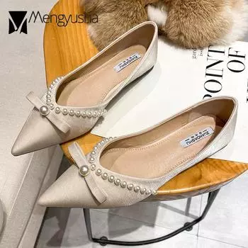 Мода 2024 года, женская обувь большого размера 42/43, шелковые туфли с жемчугом, балетки с острым носком, офисные балетки, женские весенние трендовые лоферы 4.5 чёрный