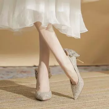 Мода 2024 года Женская обувь на низком каблуке для женщин Модные туфли-лодочки с пайетками для вечеринок Женские новые туфли-бабочки на каблуках больших размеров для женщин Zapatos 34 серебряный