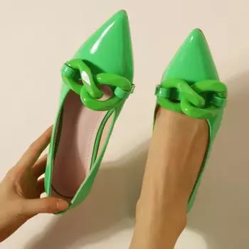 Мода 2024 года. Женская обувь Zapatos Mujer. Модная обувь с острым носком. Весенний тренд. Лакированная кожа. Туфли-лодочки с цепочкой и неглубоким носком. Allmatch. Плоские туфли. 36 розовый