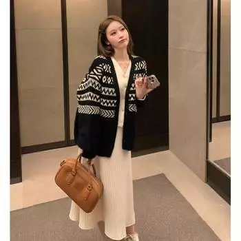 МОДА 2024 осень и зима свитер женский свободный ленивый стиль средний и длинный V-образный вырез вязаный кардиган верхняя одежда one size fits all чёрный