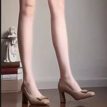 Мода 2024 Весна и Осень Новые женские туфли Модные однотонные туфли с квадратным носком и неглубоким ртом с металлическим украшением на высоком каблуке для женщин 34 бежевый