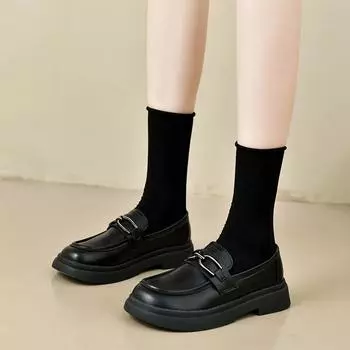 Мода 2024 женская обувь модные весенние и осенние туфли с круглым носком и неглубоким вырезом однотонные женские туфли на низком каблуке с металлическими украшениями 35 чёрный