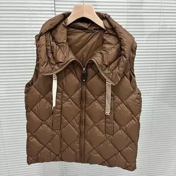 МОДА 2024 зимняя новинка с капюшоном на молнии с ромбами и тесьмой из сетки, тонкий и универсальный пуховый жилет Одежда S чёрный