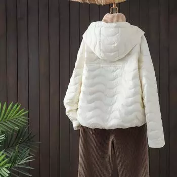 МОДА 2024 Зимняя женская короткая легкая пуховая корейская версия свободная с капюшоном белая утиная пуховая теплая одежда S чёрный