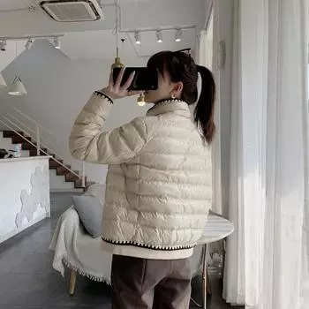 МОДА Белый утиный пух, маленький, легкий, короткий, женский, зимняя одежда 2024 года, стиль Xiaoxiang, тонкая и облегающая зимняя одежда S