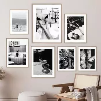 Мода Черно-белый постер Женщина пьет вино в ванной Печать Мартини Шампанское Высокие каблуки Картина на холсте Настенное искусство Декор комнаты 21x30cm No Framed