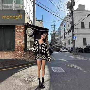 Мода французский смысл тяжелая промышленность трехмерный вязаный крючком кардиган женский осень и зима 2024 новое модное нишевое короткое пальто S чёрный