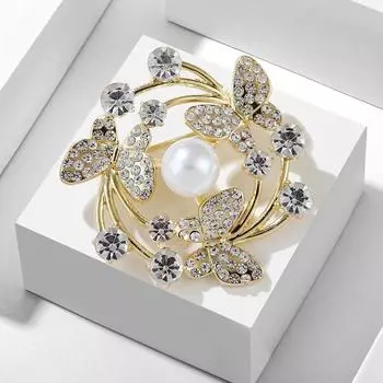 Мода и защита окружающей среды Три летающие бабочки, полные бриллиантов, жемчужная брошь венок, женская одежда, аксессуары, устойчивые к выцветанию