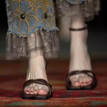 Мода лето 2024 новые туфли для женщин каблук босоножки женские толстый каблук 7 см ремешок на щиколотке мода квадратный носок дамы платье сандалии 34 бежевый