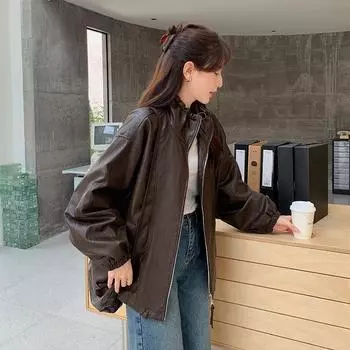МОДА Модная куртка из мягкой искусственной кожи с воротником-стойкой и небольшим рюкзаком, новая женская кожаная куртка, короткая одежда для мотоциклистов S темно-коричневого