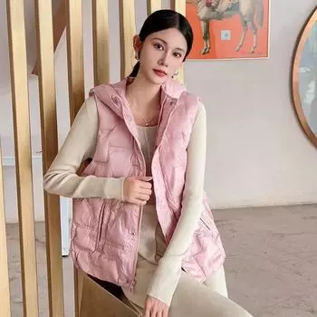 МОДА новинка 2024 года зима новый жилет универсальный простой модный тонкий маленький мужской жилет с капюшоном на клею Одежда M розовый