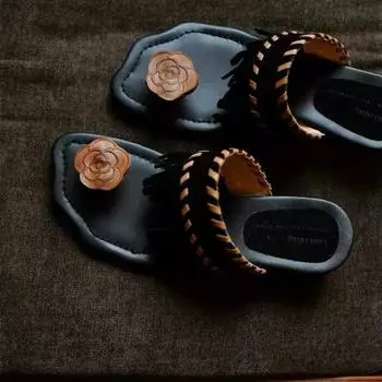 мода Новые летние туфли для женщин на открытом воздухе женские тапочки повседневные тапочки женские аппликации разноцветные бахрома плоские туфли с обувью женские 34 черный коричневый