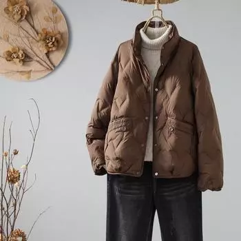 МОДА новый национальный стандарт 90 белый утиный пух женские короткие 2024 новая зимняя мода маленький воротник-стойка легкая одежда M чёрный