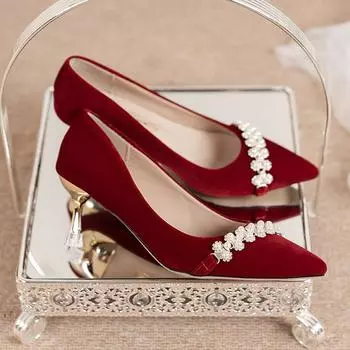 Мода Rimocy Элегантные свадебные туфли с жемчугом и кристаллами, женские туфли-лодочки с острым носком и каблуком-шпилькой, женские туфли 2024 года из красного флока на высоком каблуке 34