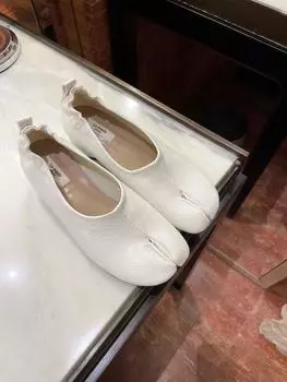 Мода весна-лето 2025 Мягкая кожа Разделенный палец Женские туфли-лодочки Повседневные Удобные На низком каблуке Обувь Таби Балетки Женские 35