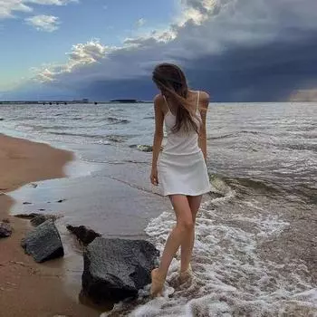 МОДА Женское мини-платье-футляр, однотонное ребристое платье без рукавов, летнее пляжное платье с открытой спиной и запахом на бедрах S белый