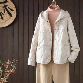 МОДА Зима 2025 Новая 90 Белая Пуховая Куртка Женская Короткая Тонкая Модная С Капюшоном Корейская Версия Универсальная Куртка Ромб M чёрный