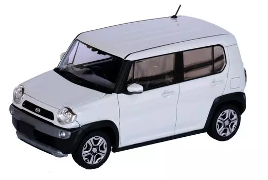 Модель автомобиля Fujimi NEXT Series Mazda Flare Crossover белого цвета с пластиковой кодировкой 1/24 № 4 (Чистый жемчуг) НХ-4