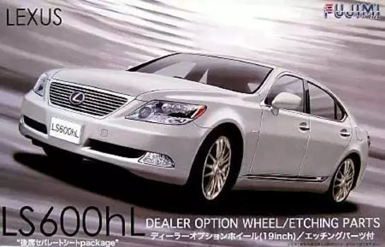 Модель Fujimi Lexus LS600hL с травлением 1/24