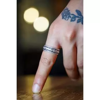 Модель спирального обручального кольца Регулируемое мужское посеребренное кольцо