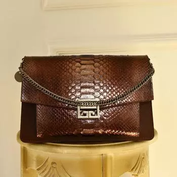 Модель женской сумки из натуральной кожи ограниченного выпуска