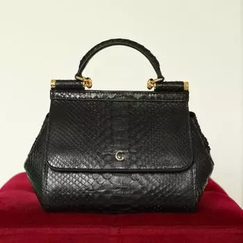 Модель женской сумки из натуральной кожи ограниченного выпуска