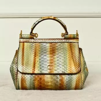 Модель женской сумки из натуральной кожи ограниченного выпуска