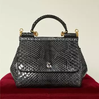 Модель женской сумки из натуральной кожи ограниченного выпуска