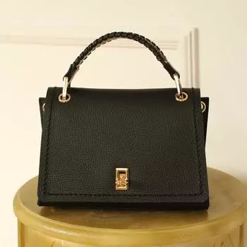 Модель женской сумки из натуральной кожи ограниченного выпуска