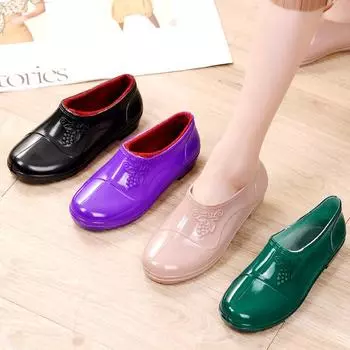 Modern Appeal Eco-Conscious Design Durable Outsole Oil Resistance Rain Shoe Kitchen Shoe 37