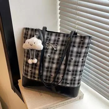 Модная большая сумка-тоут 2024 года, летняя новая повседневная сумка через плечо в стиле ретро, сумка для студентов колледжей и студентов Without pendant чёрный