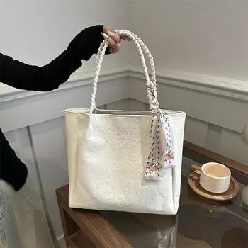 Модная большая сумка женская сумка большой вместимости 2024 весна новая нишевая сумка через плечо для студентов езда на работу в класс сумка тоут женская чёрный