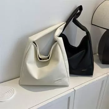 Модная большая вместительная сумка этого года проста и универсальна для поездок на работу.. Новая сумка на одно плечо 2023 года