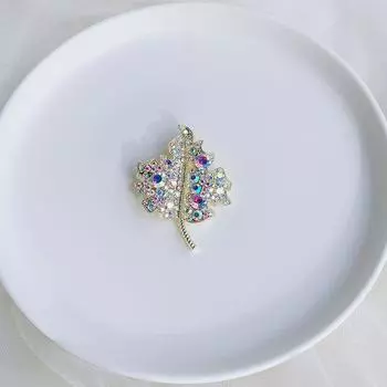 Модная брошь-булавка для воротника в виде кленового листа со стразами, осенние и зимние падающие листья, изысканная цветная брошь со стразами золотой