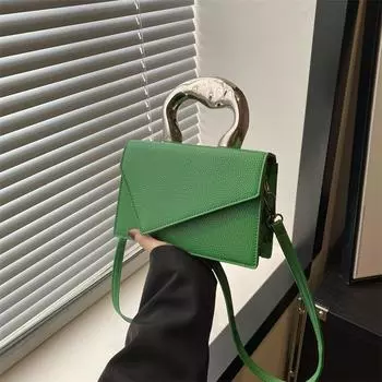 Модная и модная, новая однотонная тенденция 2024 года, персонализированная повседневная минималистичная металлическая ручная женская сумка через плечо на одно плечо, маленькая квадратная сумка