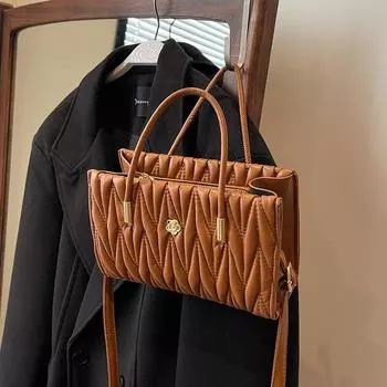 Модная и нишевая сумка этого года с вышивкой. Новинка 2023 года. Женская сумка. Модная универсальная сумка через плечо. Портативная большая сумка.