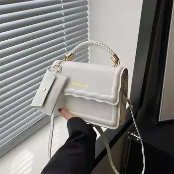 Модная и простая сумка в иностранном стиле 2024 года, весна, новая корейская версия, модная маленькая свежая сумка-мессенджер на одно плечо, маленькая квадратная сумка белый