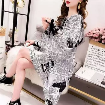 Модная и свободная летняя футболка для женщин с газетным принтом и средней длиной M красный