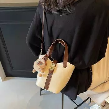 Модная и вместительная сумка-ведро для женщин на осень и зиму 2024 года, новая простая и усовершенствованная сумка-мессенджер через плечо для поездок на работу Without pendant чёрный