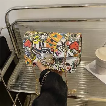 Модная корейская цепочка с замком-цепочкой, косой пролет плеча, новая модная печать граффити 2024, персонализированная маленькая квадратная сумка зелёный