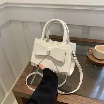 Модная маленькая квадратная сумка 2024 Весна Простая повседневная сумка через плечо Простая модная сумка Женская новая корейская сумка для поездок на работу чёрный