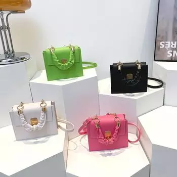 Модная маленькая квадратная сумка с текстурным замком для женщин 2024 года, новая летняя популярная однотонная иностранная плиссированная портативная сумка-мессенджер чёрный