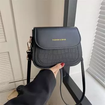 Модная маленькая квадратная сумка женская зимняя 2024 новая корейская версия простая сумка-седло дорожная иностранная повседневная сумка через плечо белый