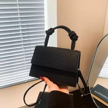 Модная маленькая сумка женская сумка 2024 весна текстура модный однотонный иностранный стиль новая девушка диагональная сумка через плечо чёрный