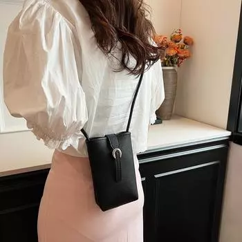 Модная монохромная сумка через плечо